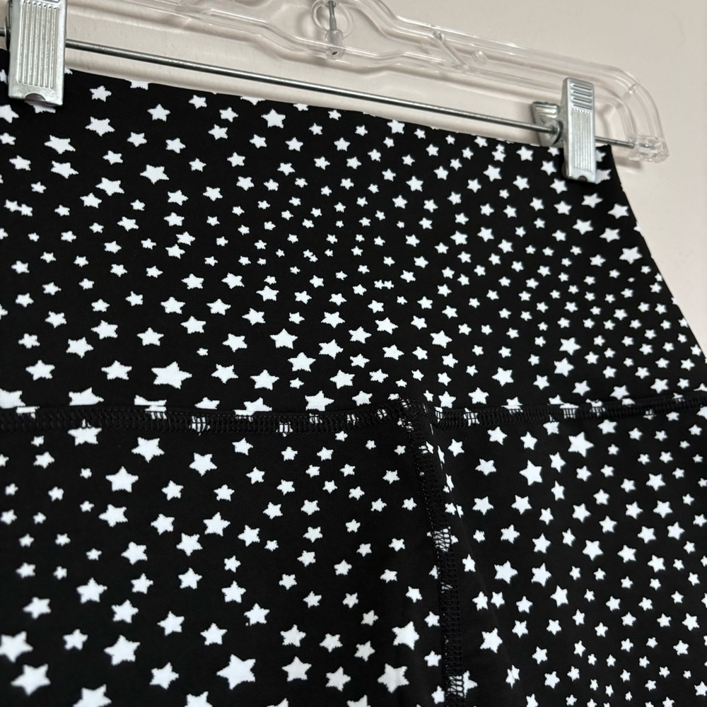 Beyond Yoga High Waist Bike Shorts Star Print Size Small NEW Black White Active - Picture 4 of 11
